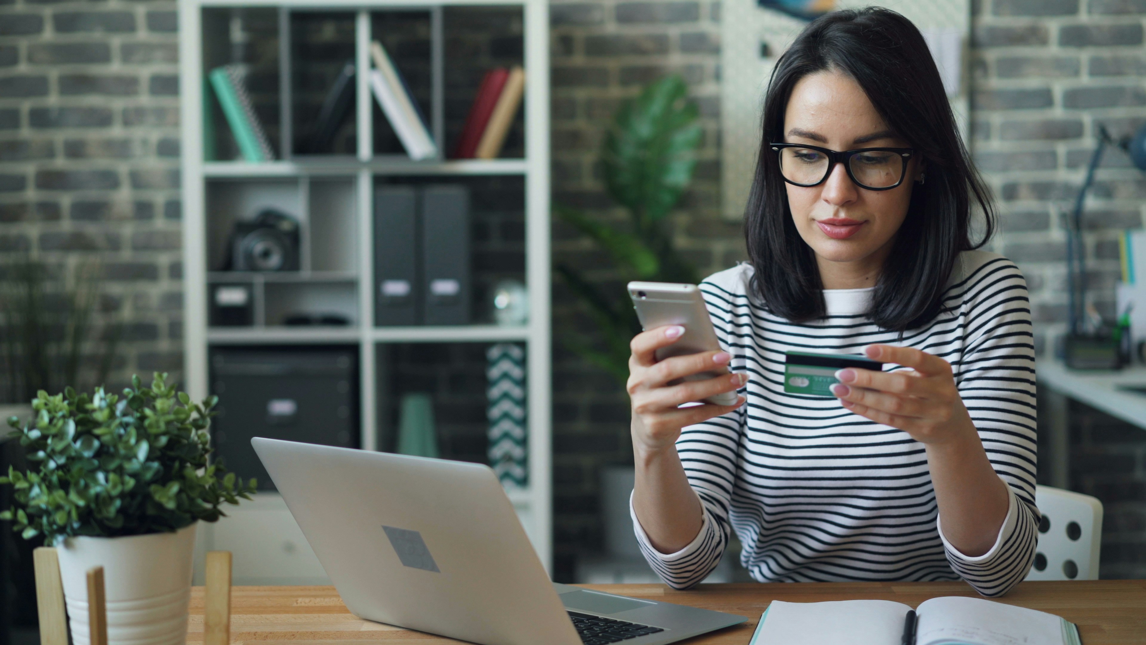 How to create high-converting dropshipping ads in 2026 — UGC-style short-form video ads on TikTok and Meta with multiple creative variations for A/B testing product angles
