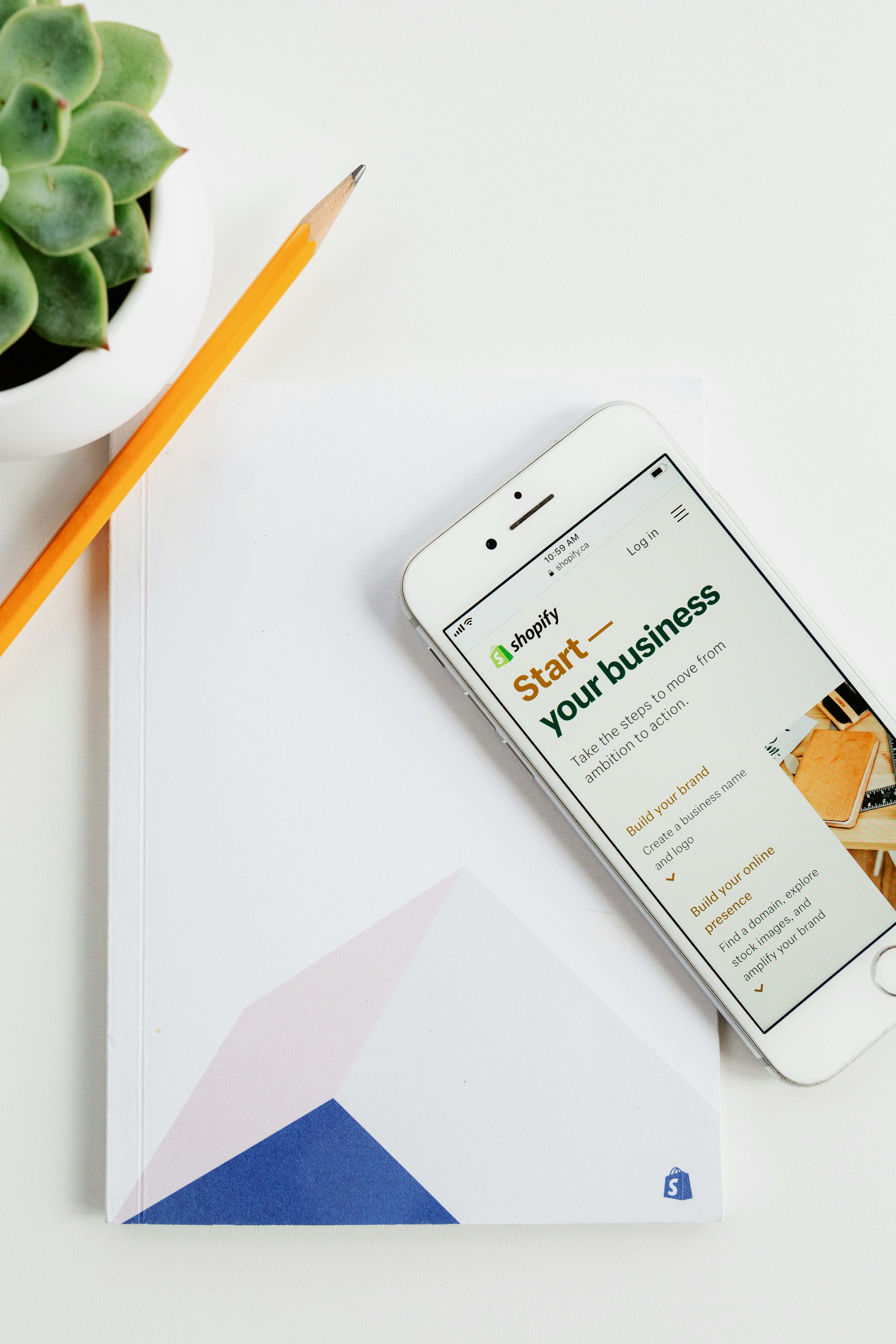 Dropshipping mistakes to avoid in 2026 — only testing one ad creative, scaling before validation, ignoring mobile UX, and skipping short-form video advertising on TikTok and Meta